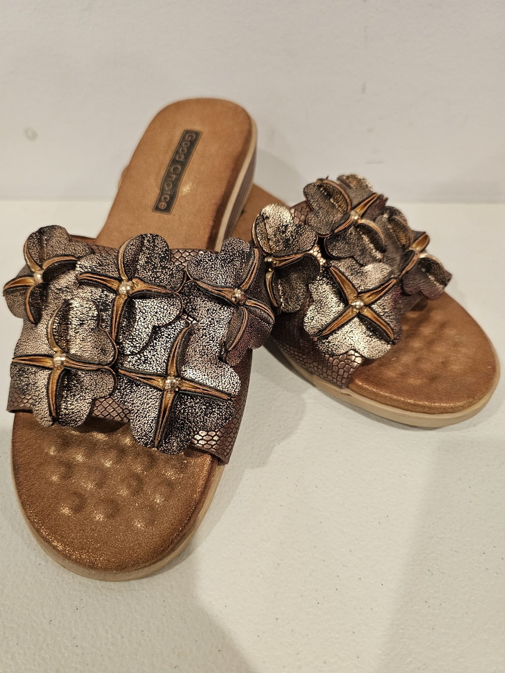 Women's Floral Metallic Slide Sandals - Bronze